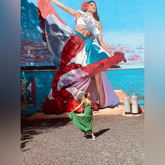 Meet your Posher, Cloe - Picture 2 of 10